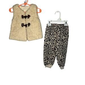 Little Lass faux fur vest/Garanimals animal print fleece pants Size 2T